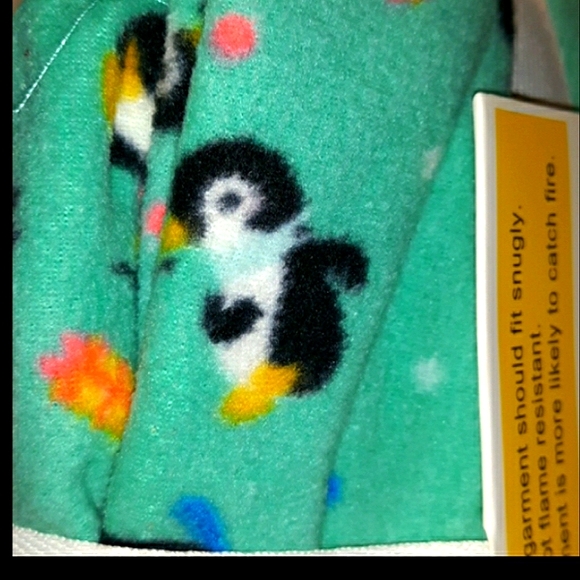 NWT Cat & Jack penguins Christmas Fleece Pajamas - Picture 5 of 11